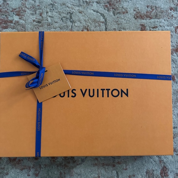 Louis Vuitton scarf - Picture 3 of 3